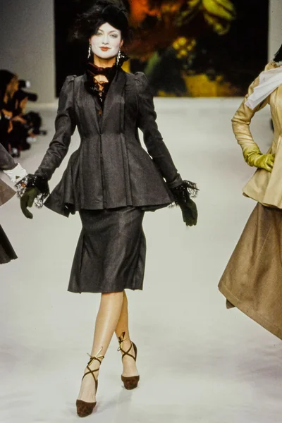 Look 48